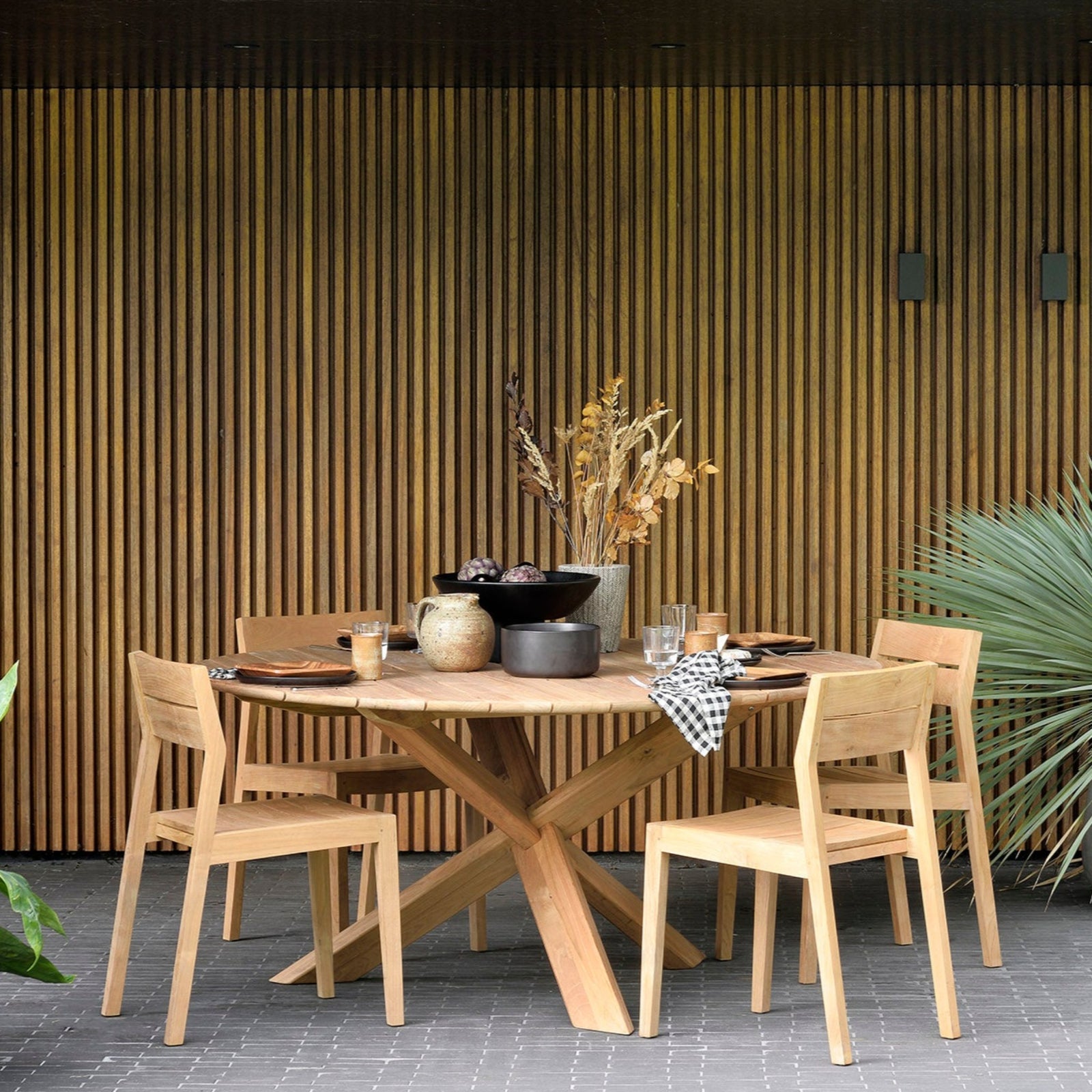 Outdoor Teak Circle Dining Table