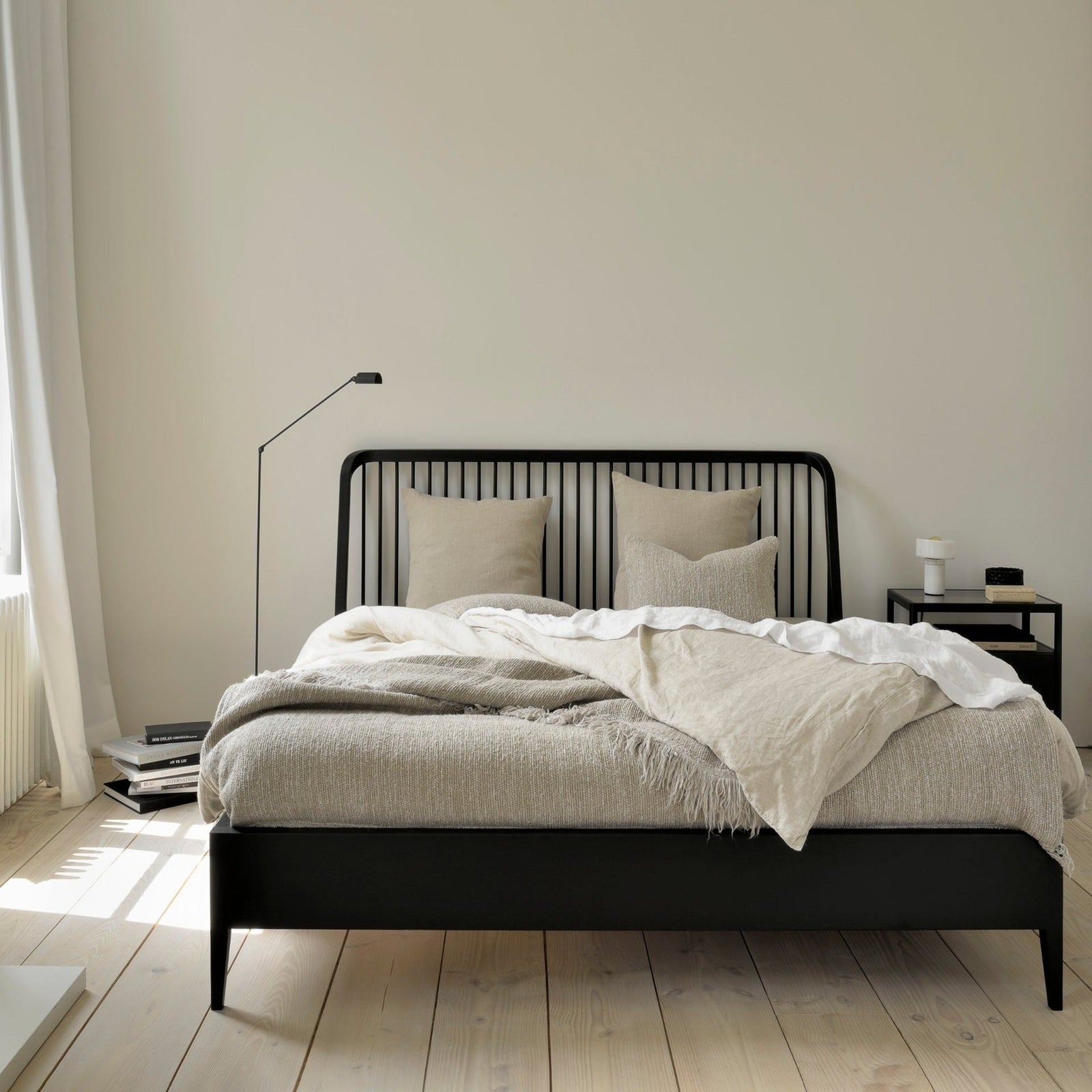 Black Spindle Bed